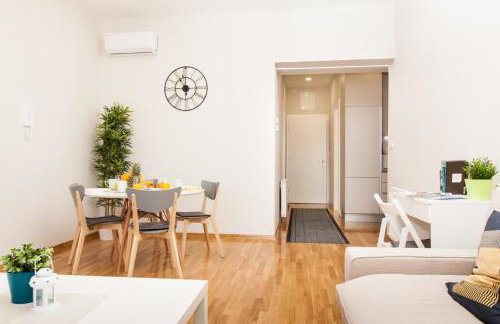 Luxury Main Square Apartments - Photo 6