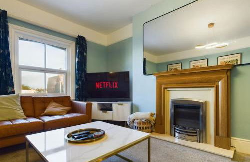 Central Eastbourne Escape with Rooftop Jacuzzi - Foto 8