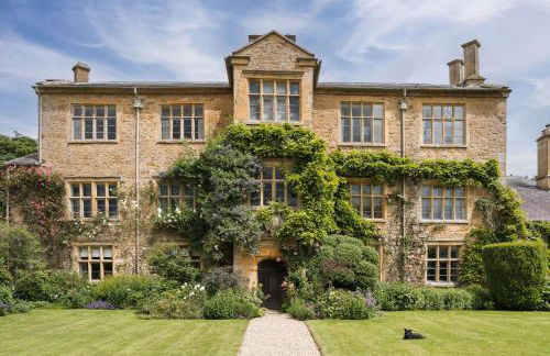 Ebrington Manor by Birch Stays - Photo 1