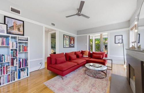 Steps to the Lakefront! This Uptown Beauty is Everything You Need for a Perfect Chicago Getaway condo - Foto 16