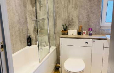 Relax in this Charming East Cowes House with Garden and BBQ - Foto 14