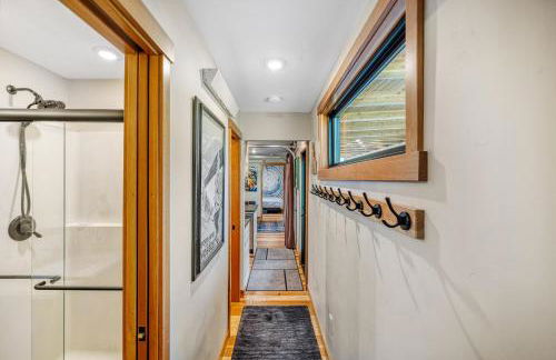 Two Pines - Unique container home w/hot tub - Downtown - Trailer Parking - Pet friendly - Foto 16