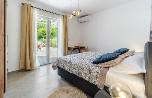 Villa Janie with a pool for up to 16 people - Photo 42