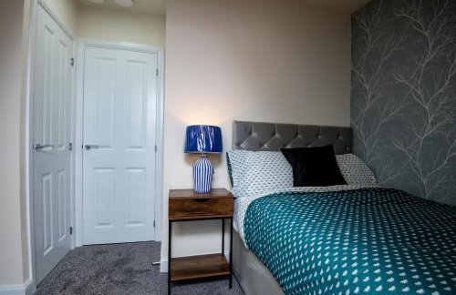 Luxury 5BDR with City Access, Free Parking and Wi-Fi - Photo 4