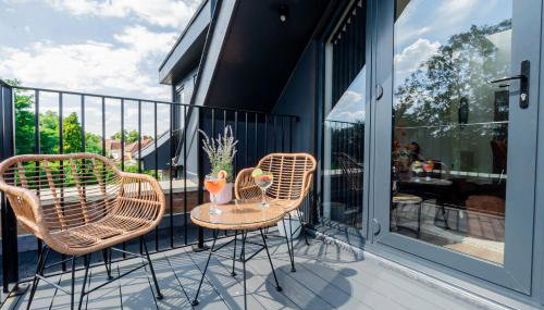 Superb Top Floor 1-Bedroom Flat With Charming Two Balconies - Foto 1