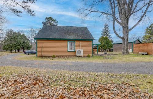 Charming and Cozy Cabin Near Lake Champlain! - Foto 24