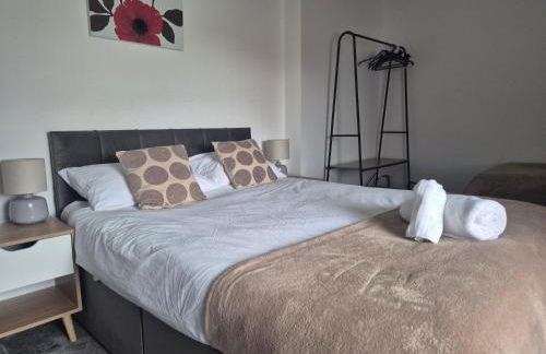 3 bedroom house-Ellesmere Port - Photo 9