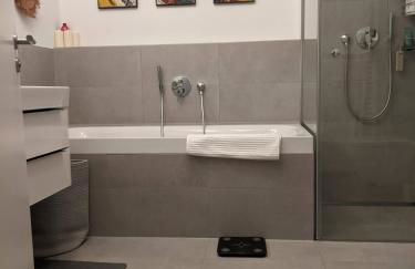 EITHER Private 2B2B OR Shared 1B1B, Luxury, Bright, Spacious - Foto 12