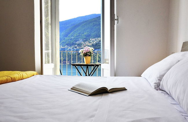 JOIVY Stunning 2-BR Flat w/ Balcony - Photo 9