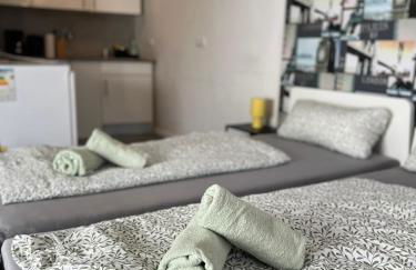 modernes Monteurzimmer mit zwei Einzelbetten - Foto 7