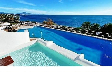 Stunning unobstructed 180 degree sea view apartment with 100 square meters terrace - Costa del Sol - Estepona- Long Term - Photo 14