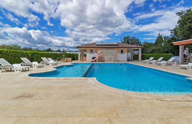 Alluring Apartment in Banjole near Beach & Island - Foto 12