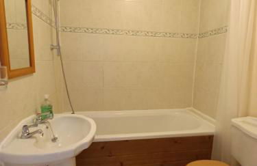 Rural Farm Stay with 6 cottages, 4 miles to Barnstaple, Pet friendly, Daily animal experiences, Outdoor heated pool, Games barn, Free fast WiFi, Free parking - Foto 51