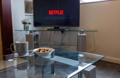 Adrian House, near Hospital, easy parking + garden - Foto 14