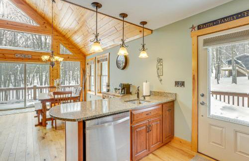 Hike, Ski and Raft Terra Alta Cabin with Large Deck - Foto 9