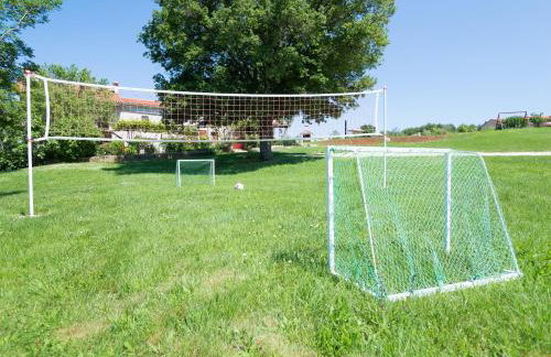 Casa Ivanovac with pool and large front yard - Photo 15