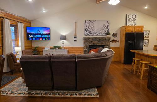 Riverfront Little Red Cabin, World-class Trout Fishing, Views & Boat Access - Foto 9