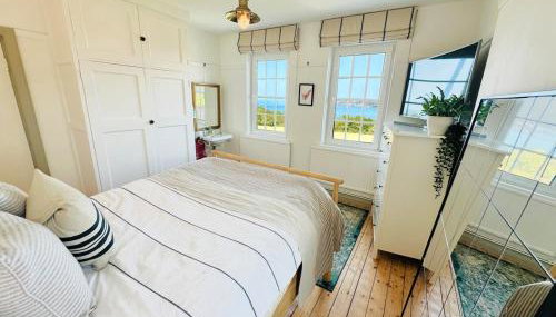 Elegant Coastal Home with Unrivalled Sea Views - Foto 5