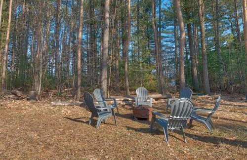 Charming & Cozy Chalet; Minutes to Shanty Creek! - Foto 9