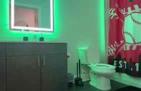 The 513 Flat! 1BR, 1Bath Apt with Pool and Riverfront View! Free Gated Parking! Only Steps from The banks & Stadiums! - Foto 21