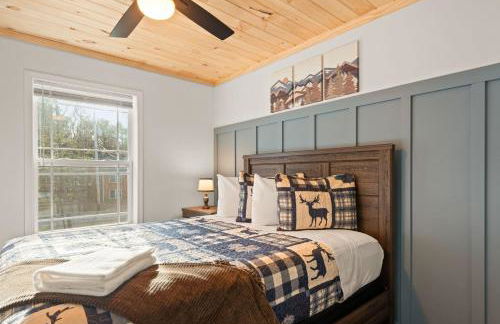 Cozy Cinema Cabin - Hot Tub and More - Foto 44