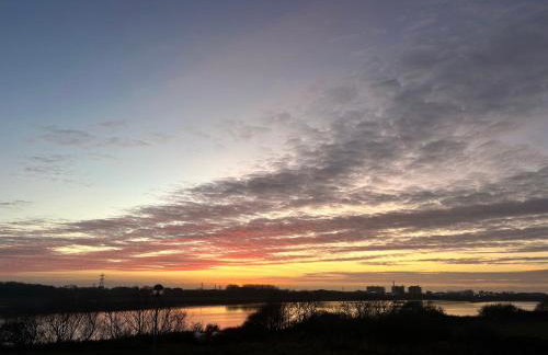 Tranquil Lodge with river views - Foto 3