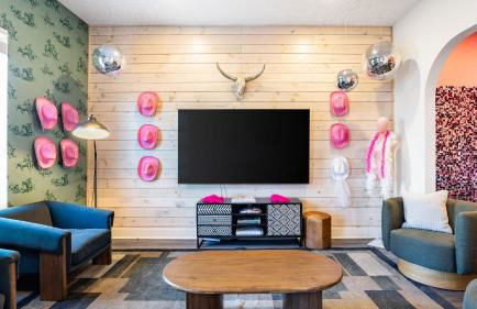 36 Guests on Music Row Bachelorette Suites Glam Room 5 Minutes to Downtown - Foto 76