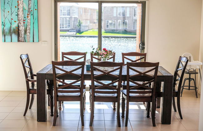 StayAU 5BR Lakefront Escape Point Cook - Foto 63