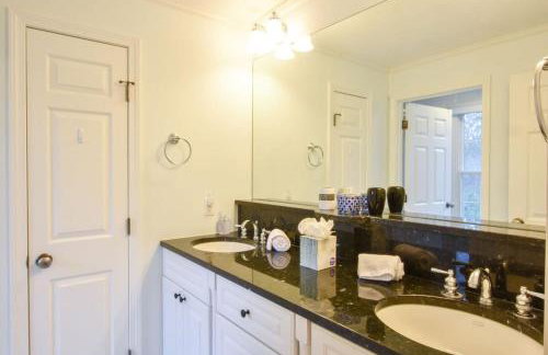 Beautiful Spacious Family Retreat w Pool - Foto 13