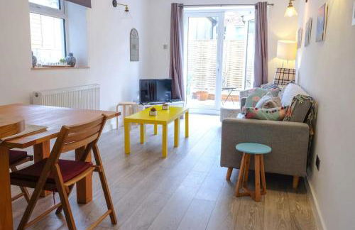 Spacious two bedroom, two bathroom Beach Nest with garden - Foto 15