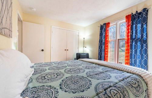 Stylish Home with BBQ Patio Prime Greensboro Spot - Foto 16