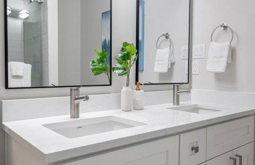 Spacious Mid Century Modern Sunroom Rambler - Foto 10