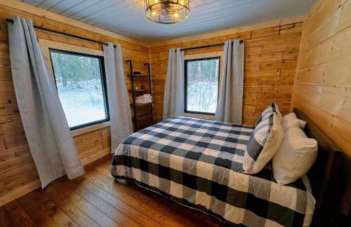 5R Cozy log chalet in fantastic location. Ski, snowshoe, fish, explore! AC, pet friendly! - Photo 18