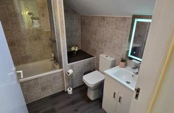 Rhubarb Retreat - Stylish House, Sleeps 5, 10 mins to Durham City & Parking & Garden - Foto 71