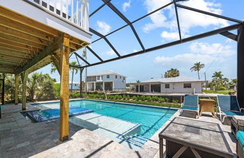 Heated Pool Home steps to the beach - Foto 17