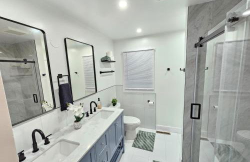 Luxury 4BR near Six Flags & Naval Base - Foto 26