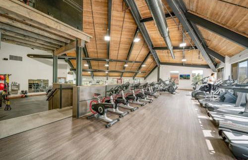 #1Condo Glacier Resort Pool Golf HotTub Sauna Gym - Foto 31