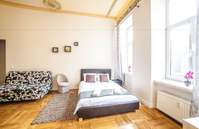 Mosaic Center Apartments - Photo 4