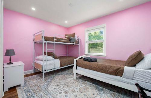 Spacious 6BR Getaway Game Room Firepit NYC - Foto 20