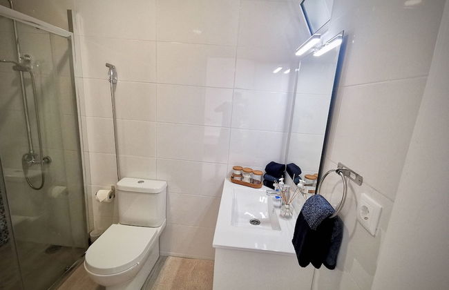 "room in Guest Room - Hostel Próximo A Praia P/ Surf Na Caparica" - Photo 7