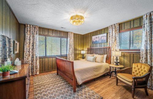 Big Yard Family Getaway - Pets OK - Grill and Hike - Foto 34