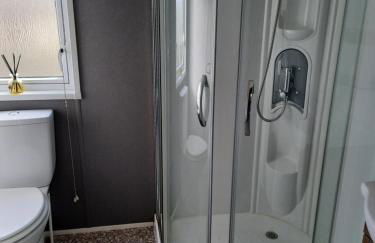 Luxury Lodge sea view at Bideford Bay Hoilday Park Parkdean Resorts - Foto 12