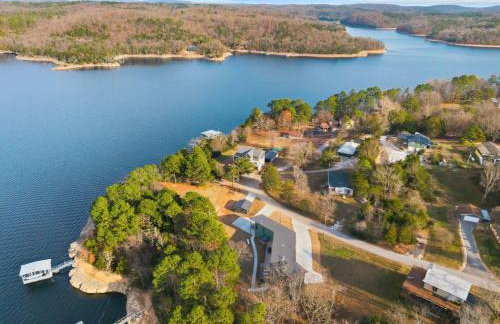 Lakeside Luxe-Lake Access-Hot Tub-Amazing Patio - Foto 37