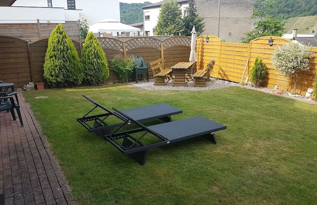 Modern Holiday Apartment With Large Garden Near the River Moselle - Photo 15