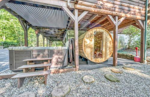 Massive Log Chalet with Hot Tub - Foto 12