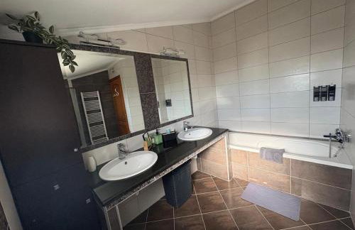 Angels Home - Photo 34