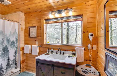 Hot Tub and Fire Pit Riverfront Helen Cabin - Foto 11