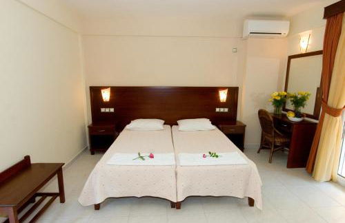 Hotel Viana - Photo 22