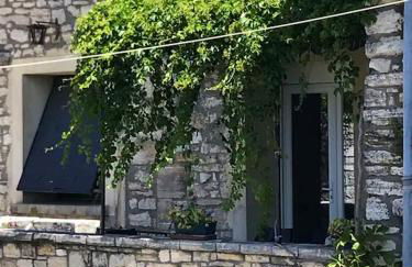 Location chaleureuse à Orgnac-l'Aven avec piscine partagée - Foto 4