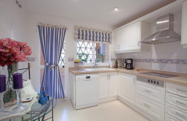 Charming Apartment With Pool - Photo 7